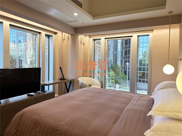 金悦豪庭公寓金悦豪庭公寓2居室 ，140sqm,朝南,两居两位，品质酒店服务式公寓出租！仅此一套！